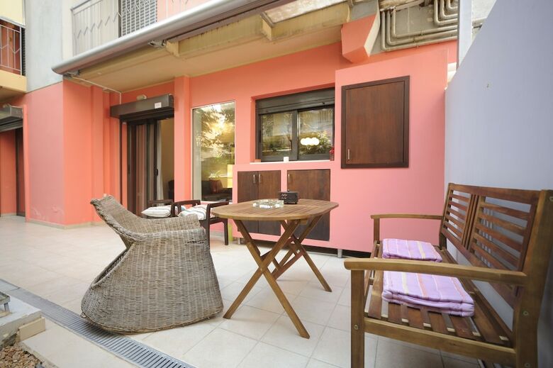 Koukaki Garden Escape Child Friendly Apartment