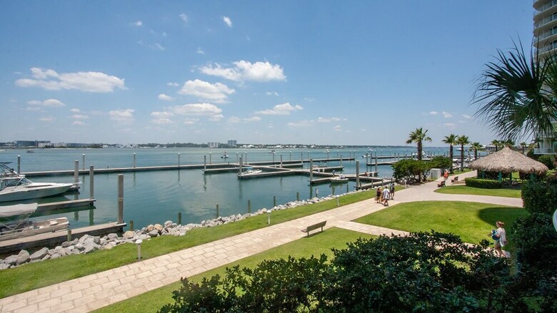 Modern Condo With Bay View - Unit Crb0106