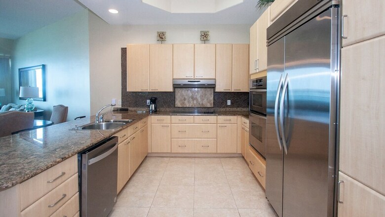 Modern Condo With Bay View - Unit Crb0106