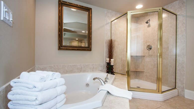 Modern Condo Overlooking The Gulf - Unit Crb0411