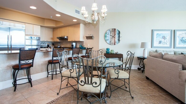 Modern Condo Overlooking The Gulf - Unit Crb0411