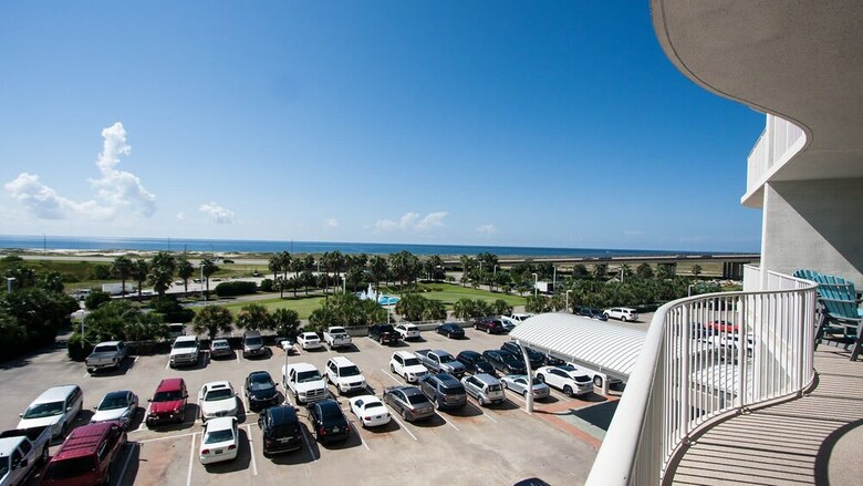 Modern Condo Overlooking The Gulf - Unit Crb0411