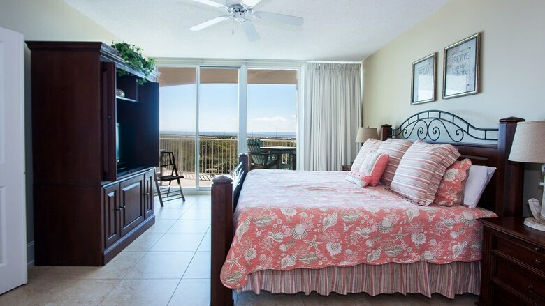 Modern Condo Overlooking The Gulf - Unit Crb0411