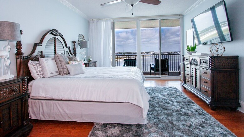 Modern Bayside Three Bedroom Condo - Unit Crb0505