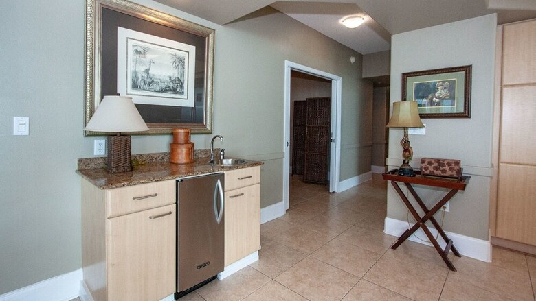 Incredible Four Bedroom/three Bathroom - Unit Crb1015