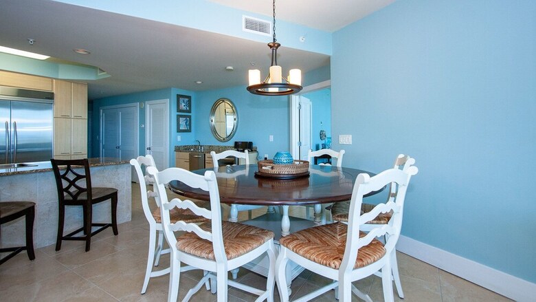 Poolside Condo With Bay Views - Unit Crc0309