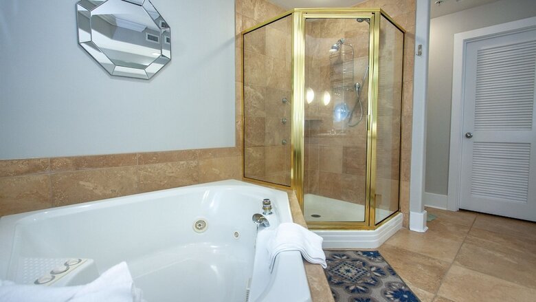 Poolside Two Bedroom With Balcony - Unit Crd0816