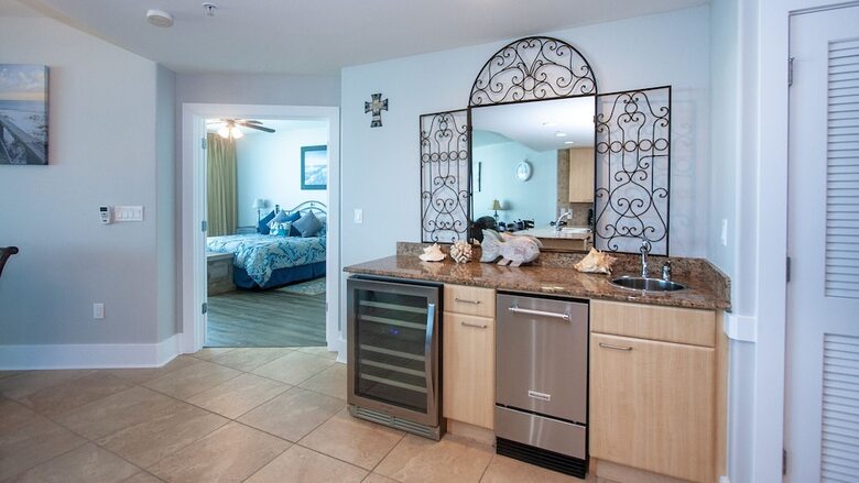 Poolside Two Bedroom With Balcony - Unit Crd0816