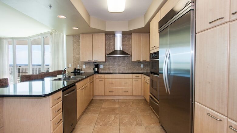 Spacious Condo With Media Room - Unit Crd0210