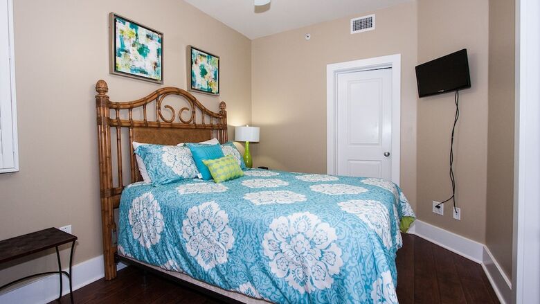 Spacious Condo With Media Room - Unit Crd0210