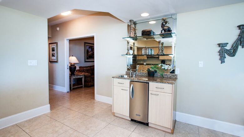 Three Bedroom/three Bath With A Media Room - Unit Crb0810