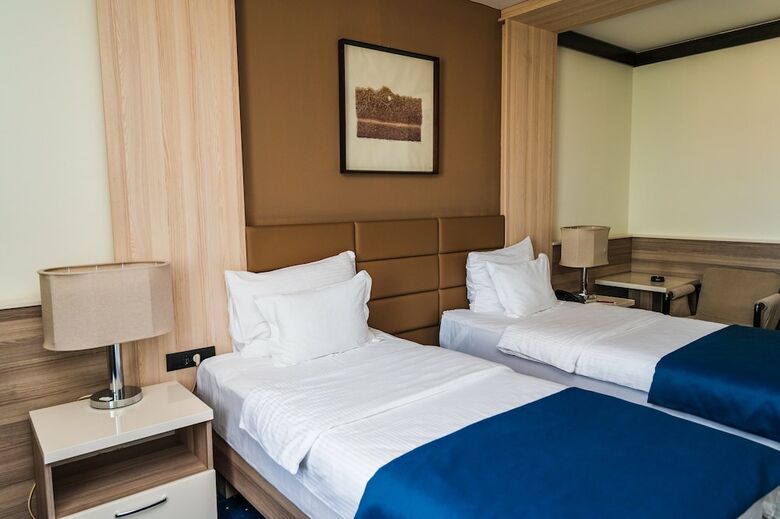 Hotel Holiday