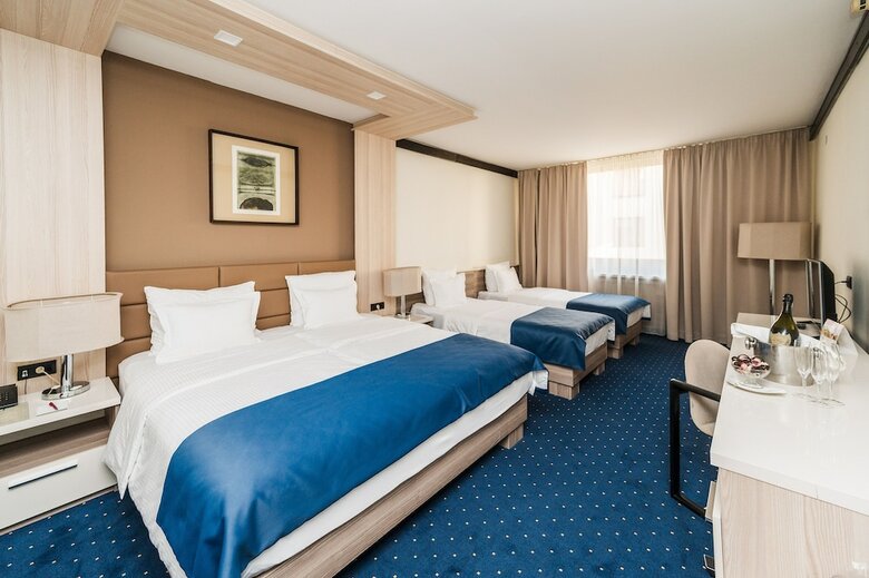 Hotel Holiday