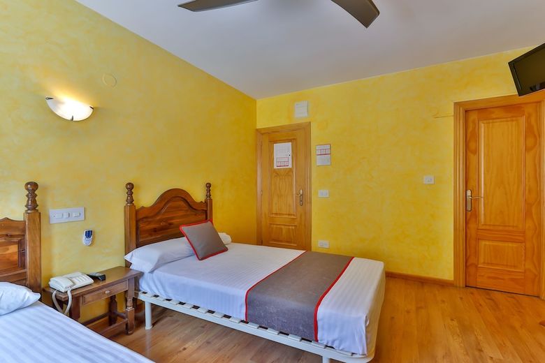 Oyo Hostal Bellosta, Rio Ara