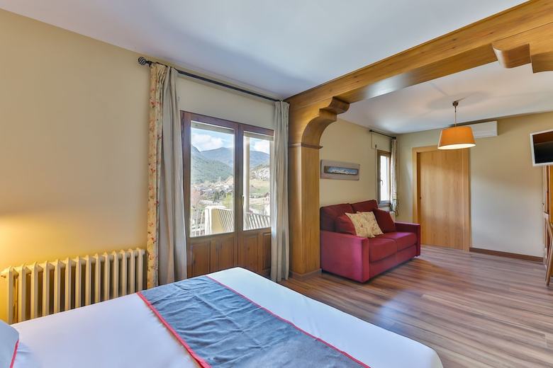 Oyo Hostal Bellosta, Rio Ara