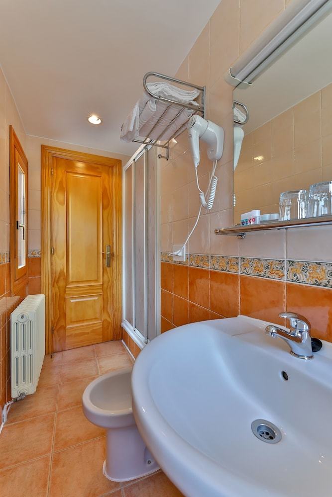 Oyo Hostal Bellosta, Rio Ara