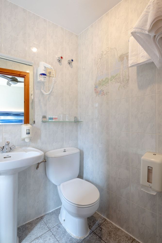Oyo Hostal Bellosta, Rio Ara