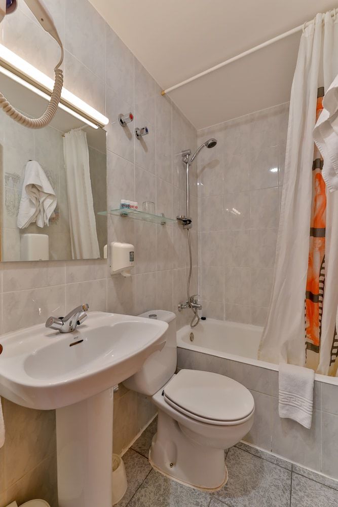 Oyo Hostal Bellosta, Rio Ara