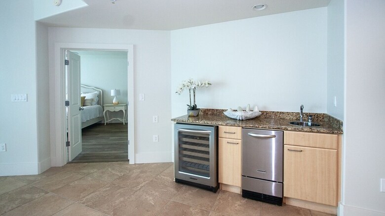Beautiful Three Bedroom Unit With Unobstructed Views - Unit Crd1103