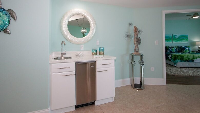 Beach Condo Overlooking The Bay - Unit Crb0806