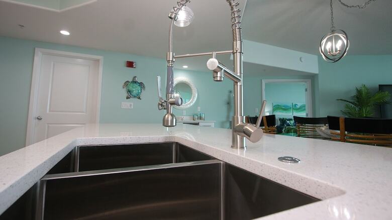 Beach Condo Overlooking The Bay - Unit Crb0806