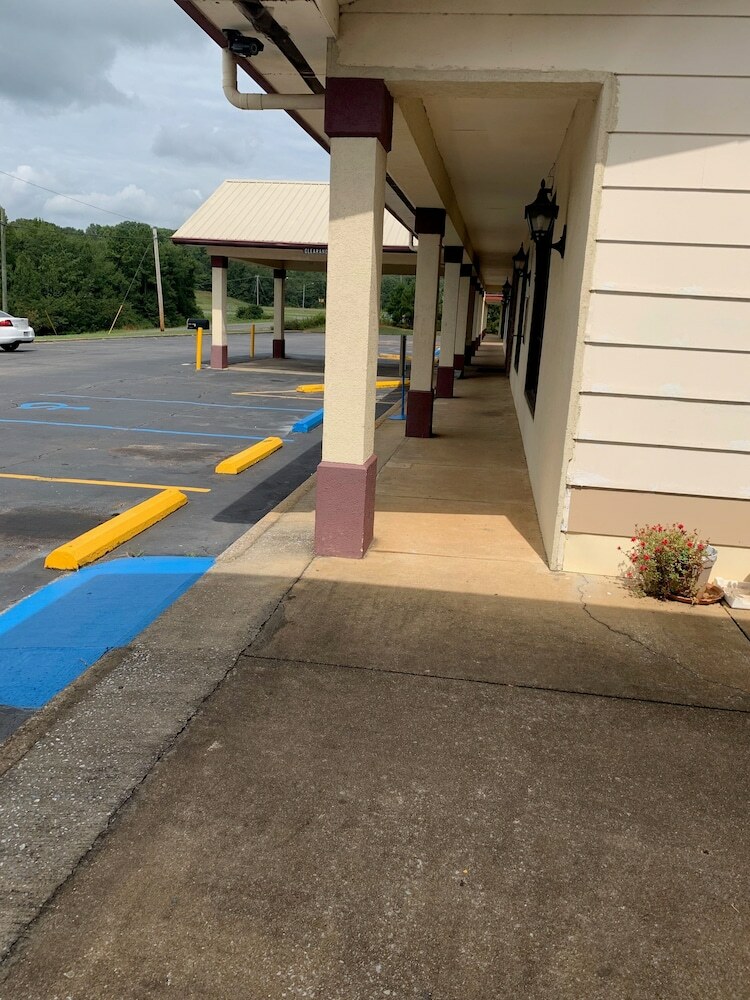 Hotel Budget Inn And Suites