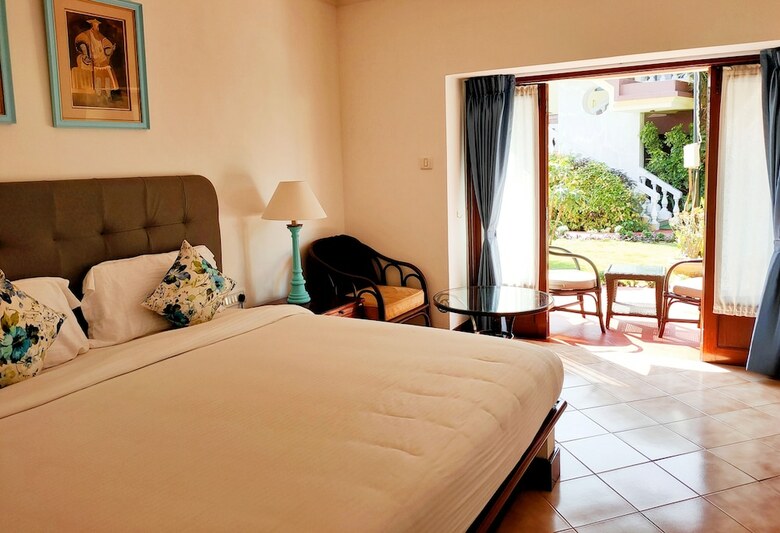 Hotel Indy Coconut Grove Beach Resort - A Beach Property