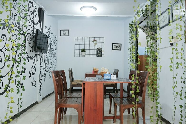 Hostal Oyo 1380 Velodrome Family House