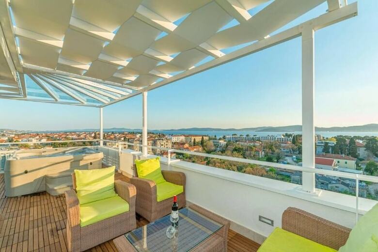 Sunset Penthouse Apartment With Jacuzzi