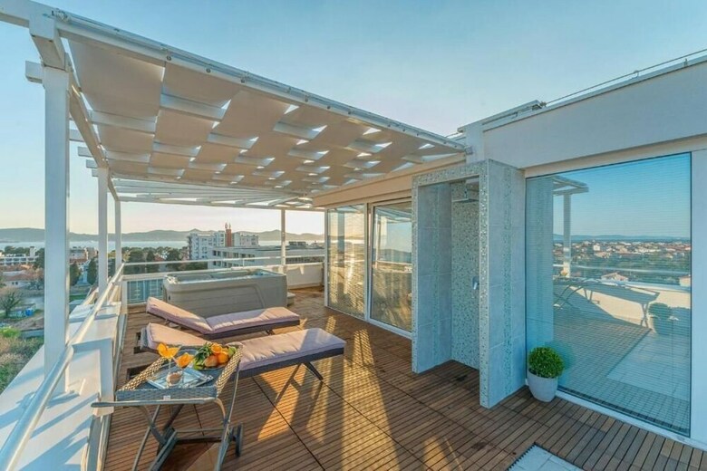 Sunset Penthouse Apartment With Jacuzzi