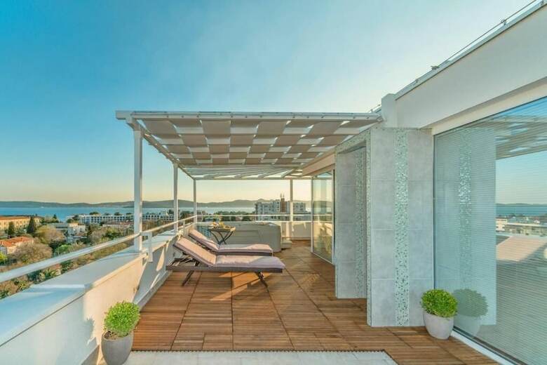 Sunset Penthouse Apartment With Jacuzzi