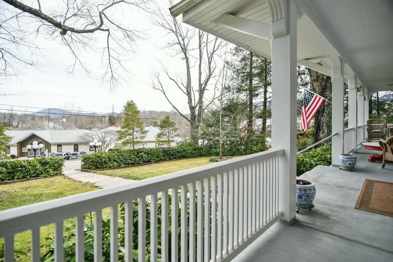 Love Lane Bed & Breakfast