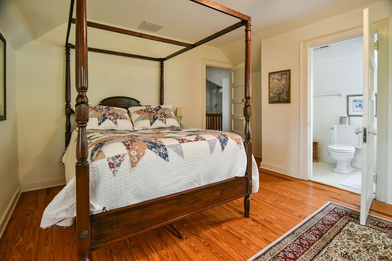 Love Lane Bed & Breakfast