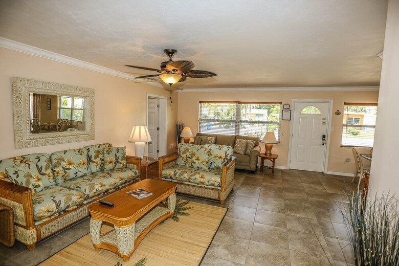 180 Hibiscus Dr. - M