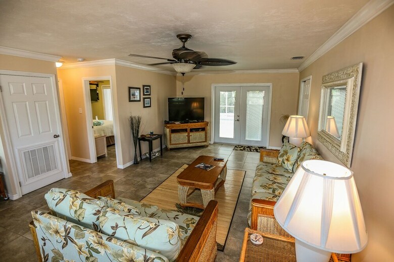 180 Hibiscus Dr. - M