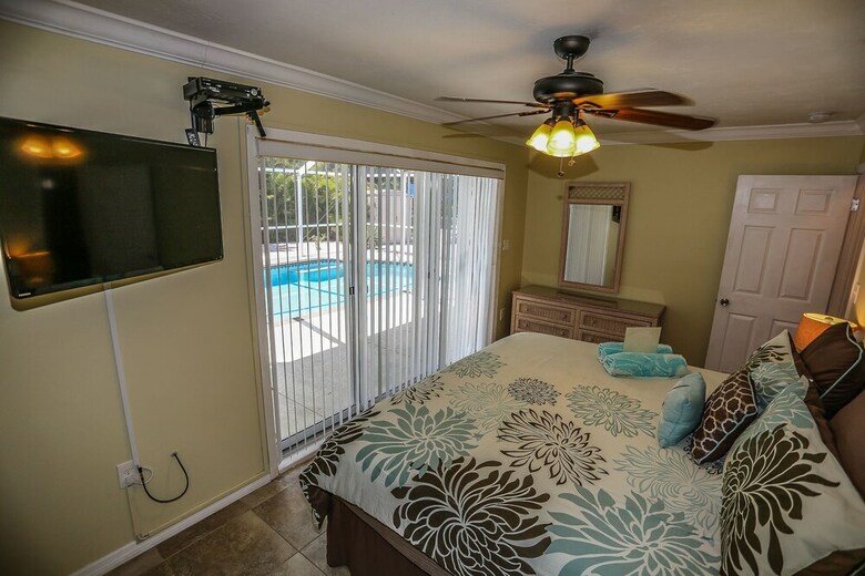 180 Hibiscus Dr. - M