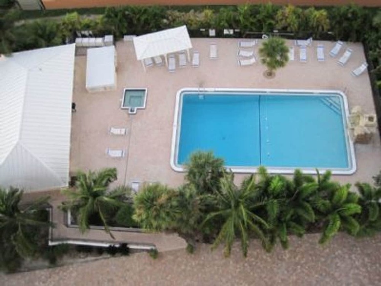 Riviera Club 204