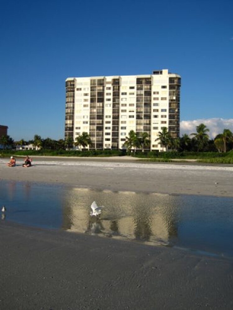 Riviera Club 204