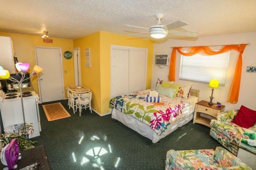 5583 Estero Blvd Iguana Mama's Beach House