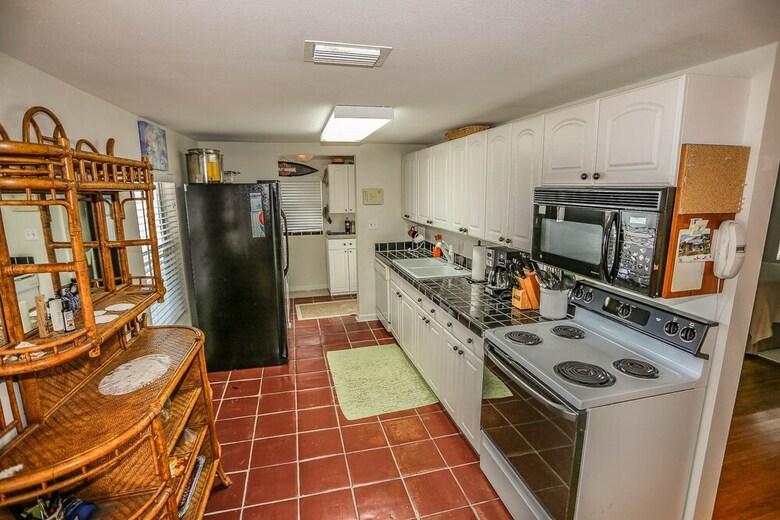 42 Avenue E