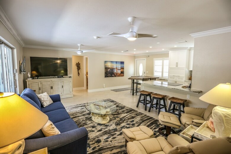7965 Estero - Paradise Point