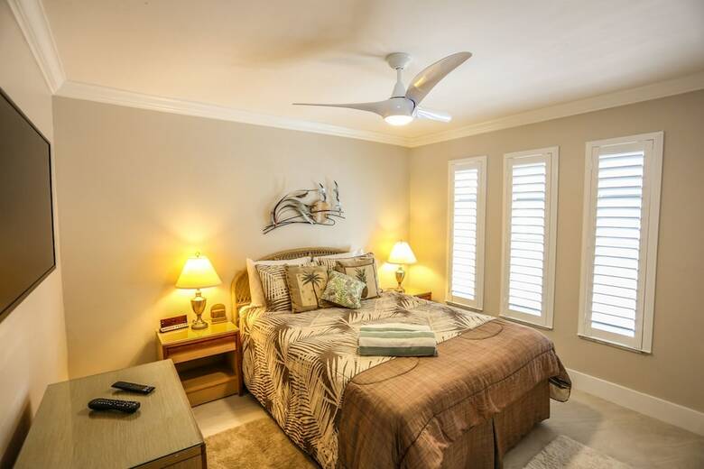 7965 Estero - Paradise Point