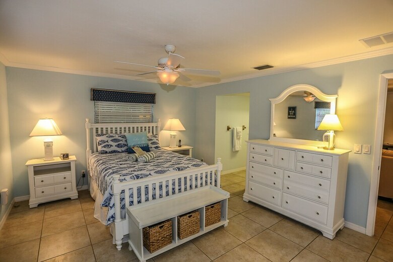 Villa 5150 Williams Dr. - M