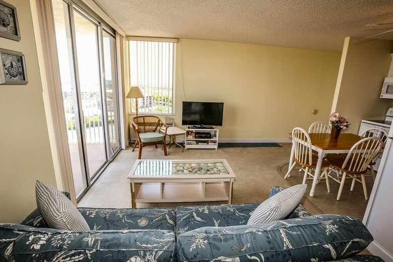 Estero Beach And Tennis 1001a