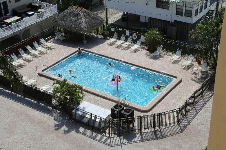 Cane Palm Beach Club 704