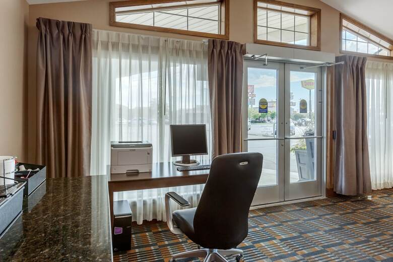 Hotel Rodeway Inn & Suites
