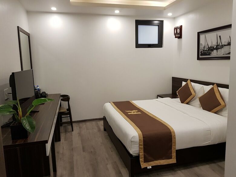 Helen Halong Hotel