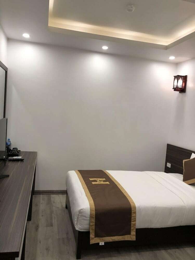 Helen Halong Hotel