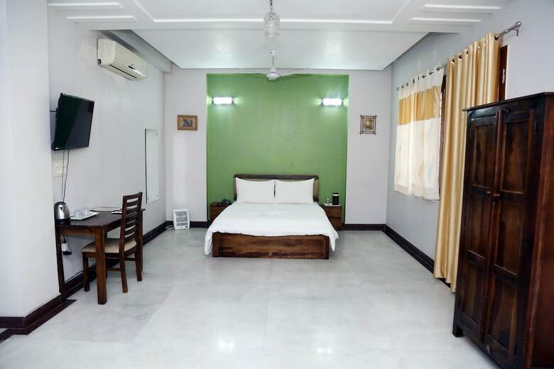 Hotel J P Residency