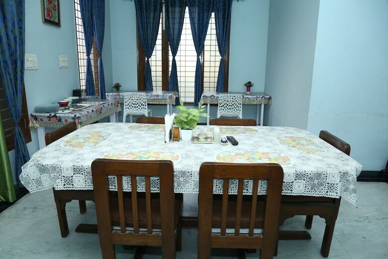 Hotel J P Residency